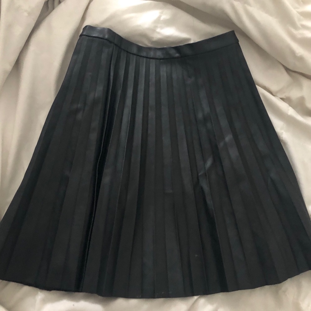 ADORABLE PLEATED FAUX LEATHER JCREW SKIRT
